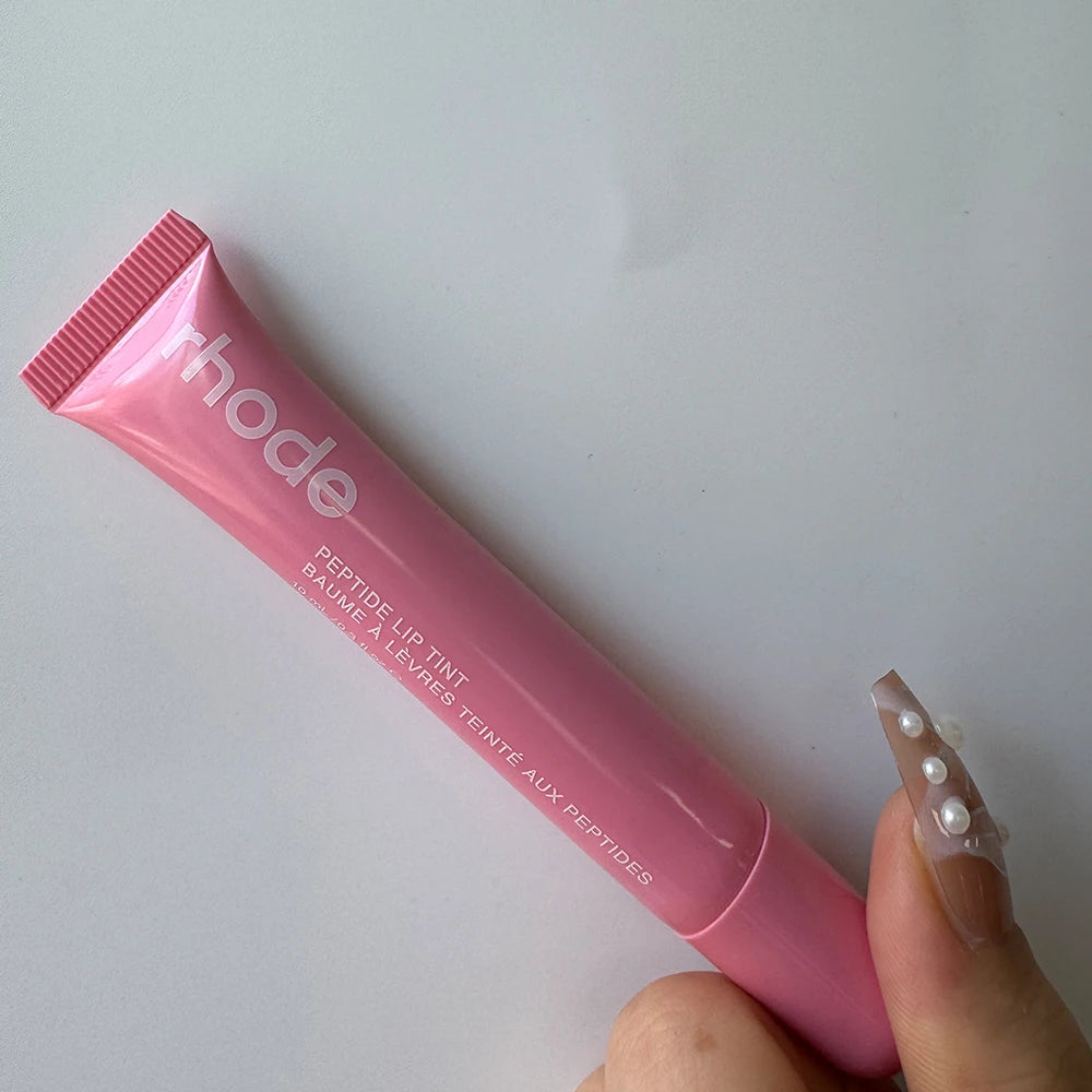 "💖 Beauty & Tech in One Place – Glossy Lips, Flawless Cheeks & Stylish Protection 📱💋"